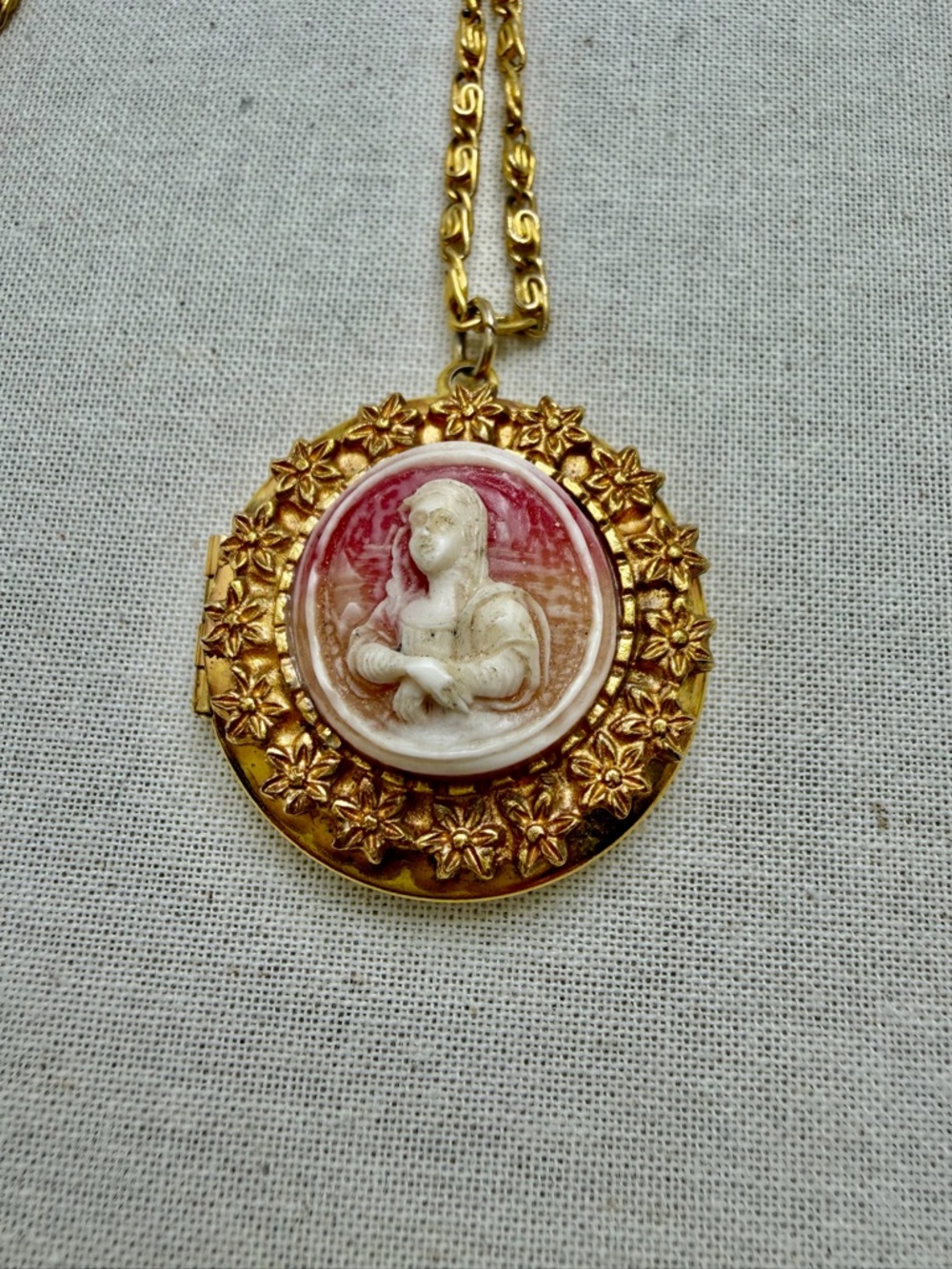 Vintage Gold  Cameo Locket Necklace - Pink and Ivory #12UN